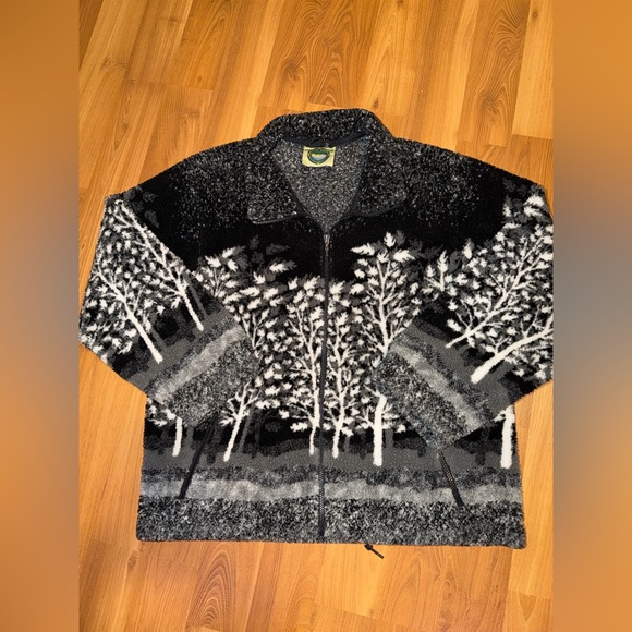 Black and White Fleece Jacket - Picture 2 of 3